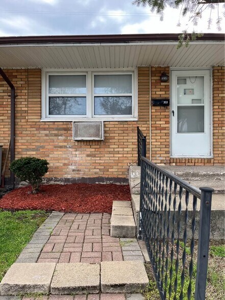 Building Photo - 7560 Mentor Ave