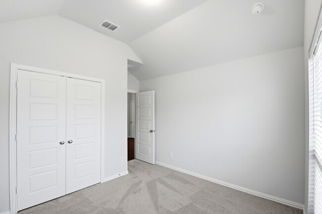 Building Photo - 2106 Villa Flora Ln