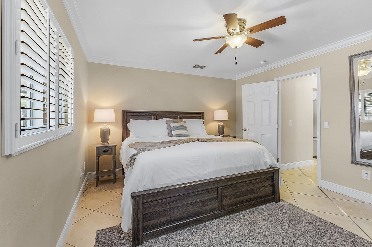 Building Photo - 660 100th Ave N