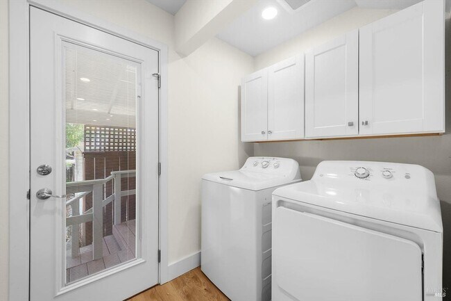 Building Photo - 101 Merrill St