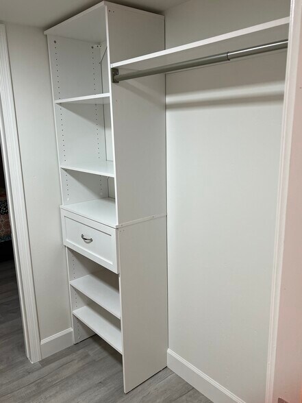 Building Photo - 1143 E Sandpiper Dr