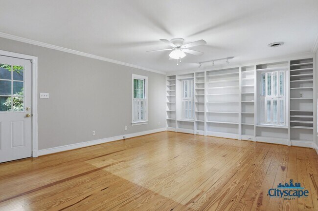 Building Photo - Charming Farmhouse-style Home Adjacent to Huguenot Park!
