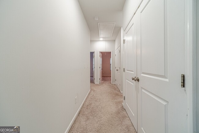 Building Photo - 2252 Talmai Dr