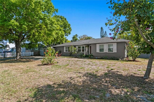Primary Photo - 3822 W Euclid Ave
