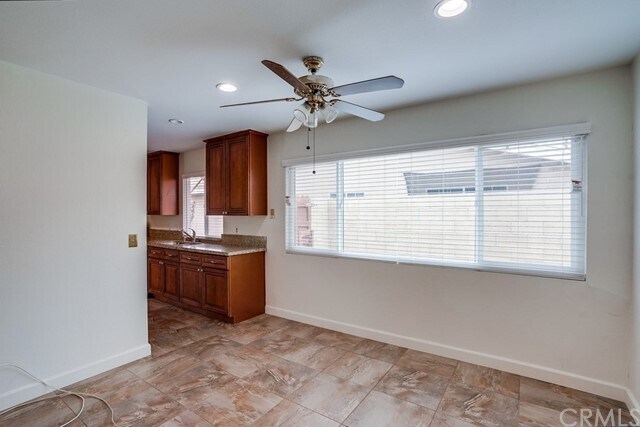 Building Photo - 650 W Florence Ave