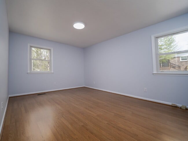 Building Photo - 102 McCall St