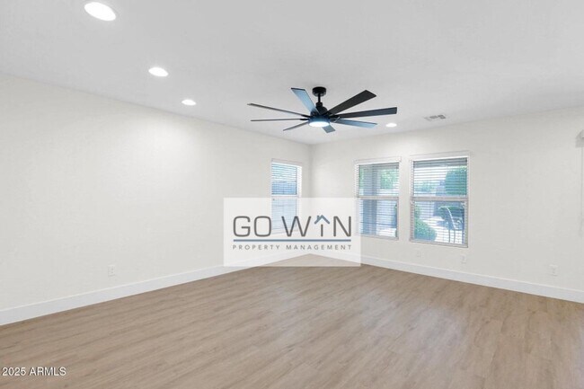 Building Photo - 4 Bed/ 2.5 bath - Beautiful Single Family ...