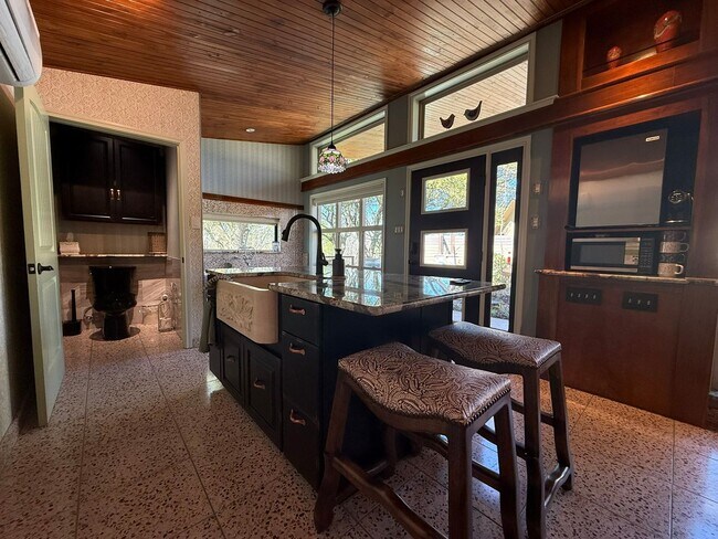 Building Photo - 2403 Bottoms East Rd