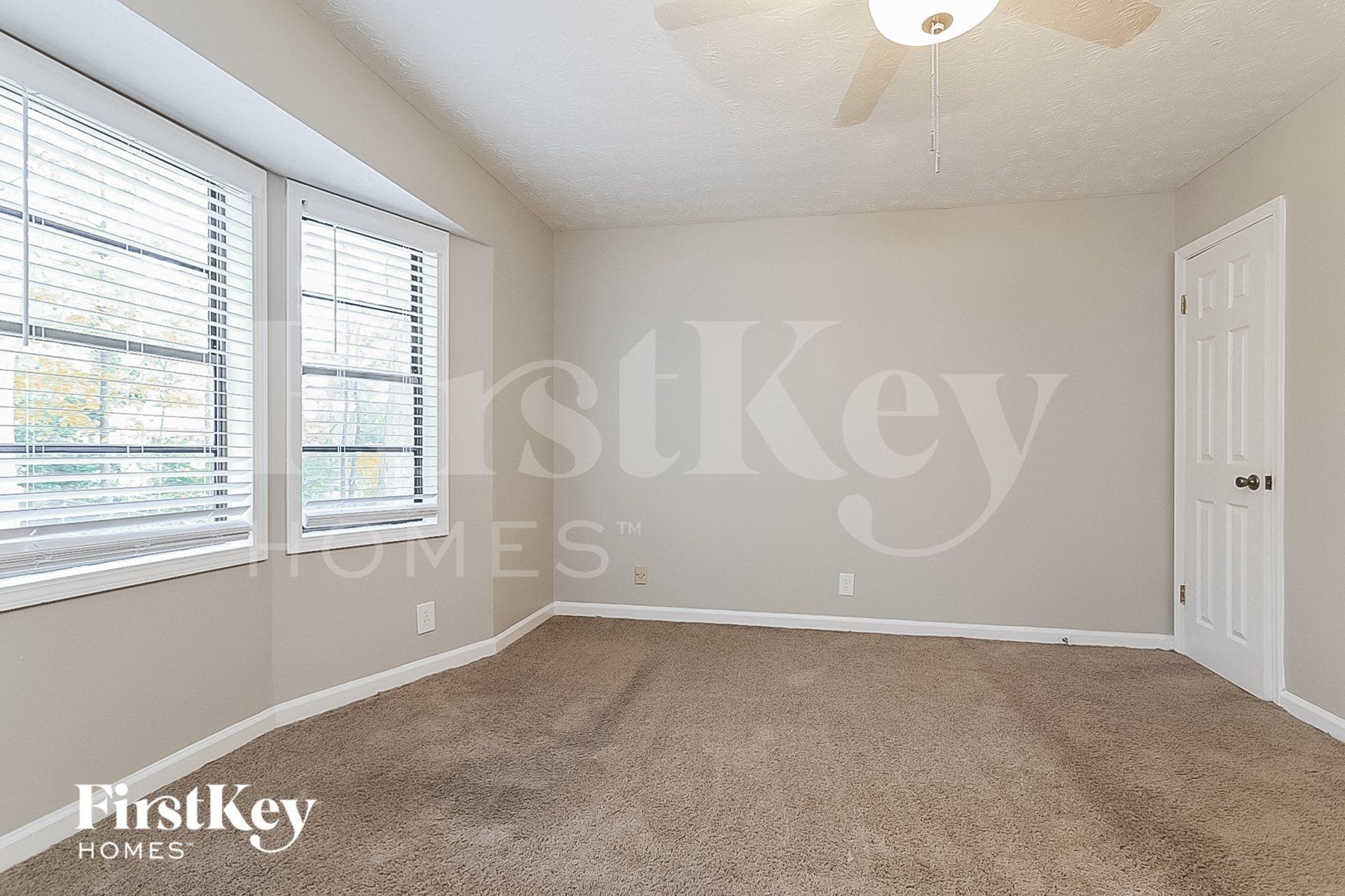 Building Photo - 2047 Lake Ridge Terrace
