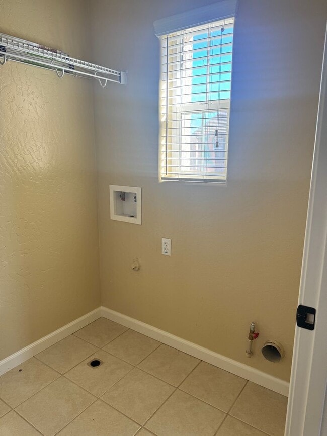 Building Photo - MOVE IN READY!! 3 BEDROOM 2 1/2 BATH HOME FOR RENT IN VILLAS AT COPPER VALLEY