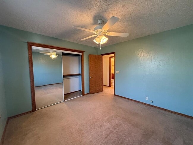 Building Photo - 1940 Ives Way Ln