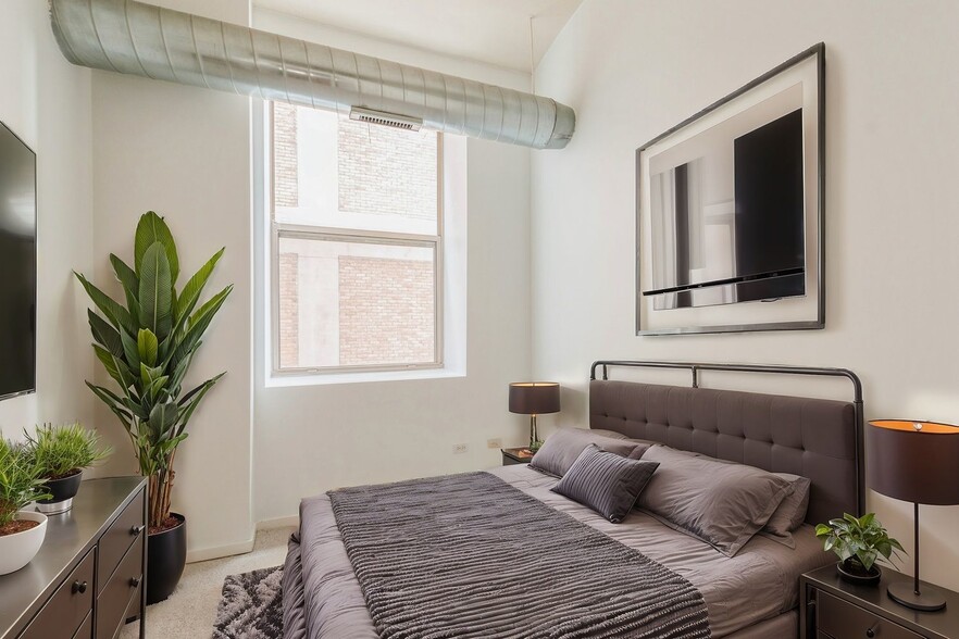 Building Photo - 500 S Clinton St