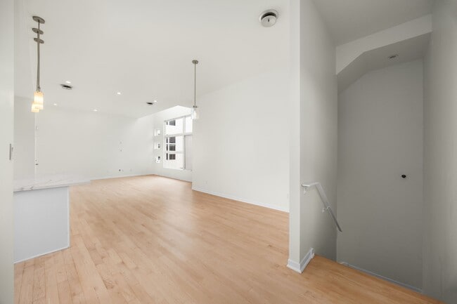 Building Photo - 5632 Kiam St