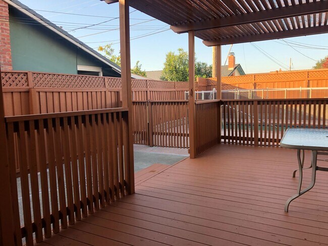 Building Photo - 4bd/2ba - Bedroom Home with a Lap Pool! Excellent Location - Coming Soon!