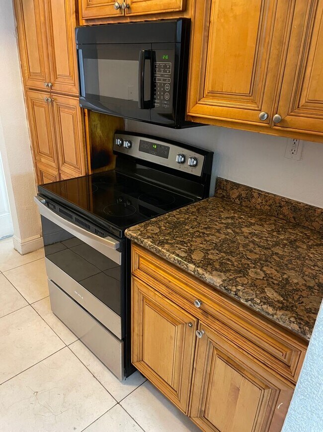 Building Photo - Two bedroom Two bath Condo