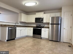 Building Photo - 201 Merrill Ct