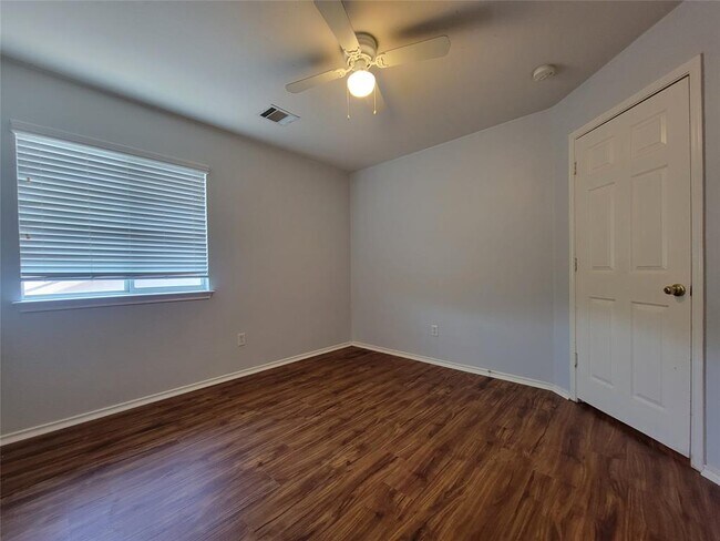 Building Photo - 152 Dressen