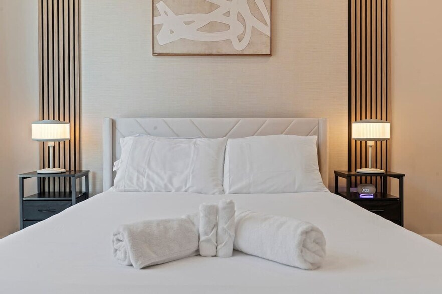 Building Photo - 901 Canal St