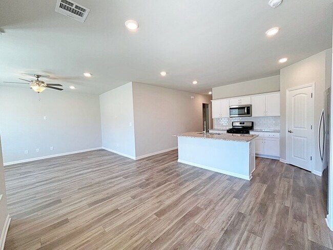 Building Photo - 13968 Malbec Ave