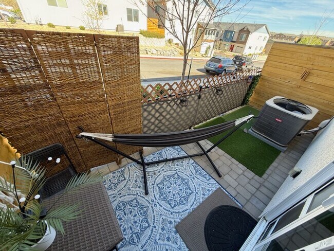 Building Photo - 3 Bedroom, 2.5 Bath Townhome