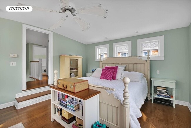 Building Photo - 26 Henry St