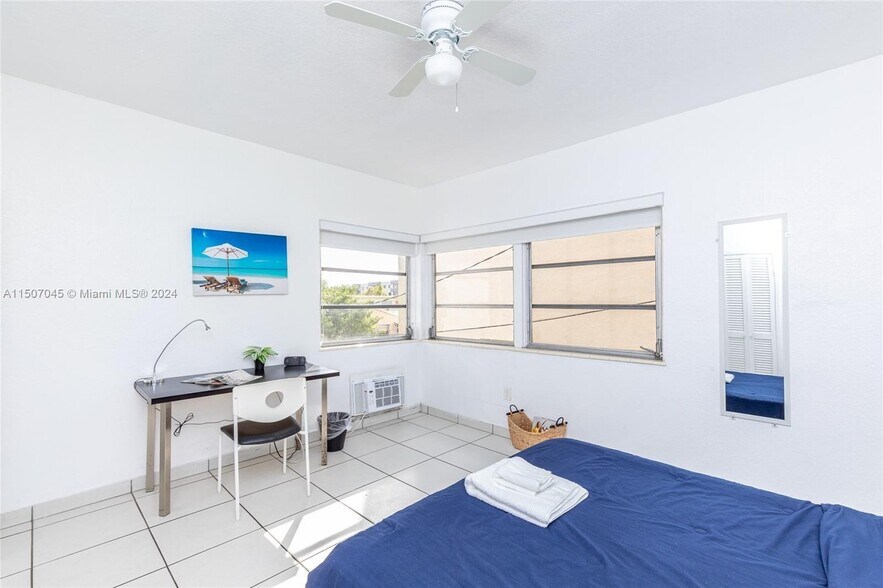 Building Photo - 1982 Marseille Dr