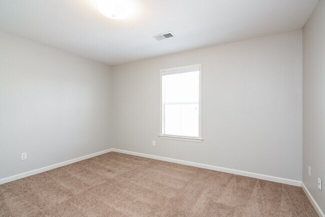 Building Photo - 4902 Longleaf Oak Cove