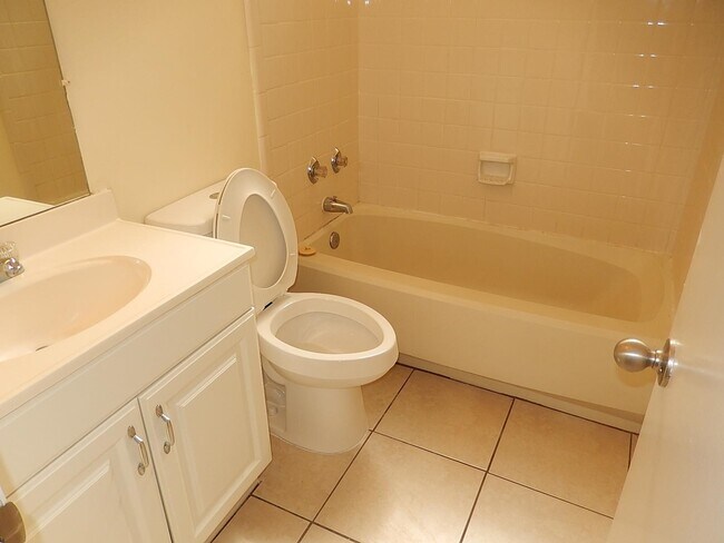 Building Photo - 3200 Nekoma Ln