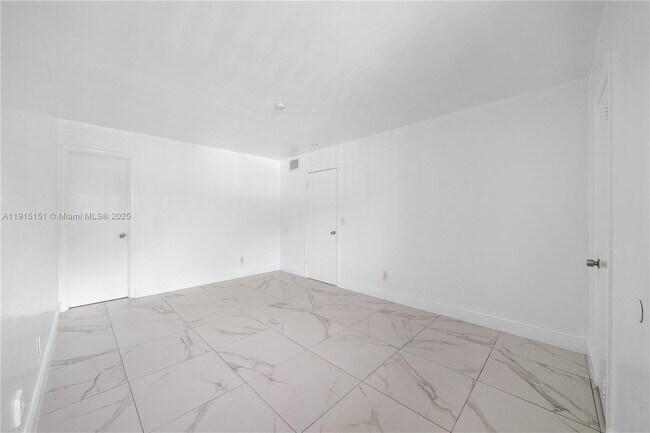 Building Photo - 2301 NE 170th St