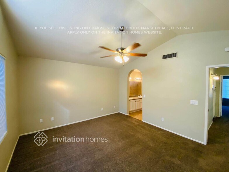 Building Photo - 953 E Manor Dr