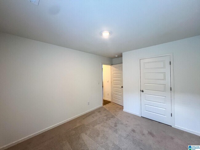 Building Photo - 301 Willoughby Rd