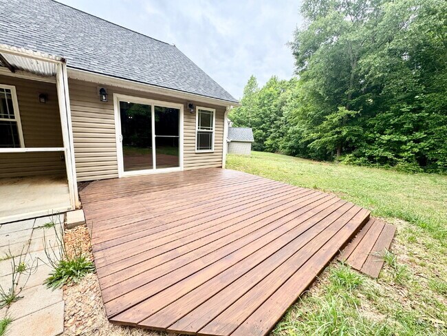 Building Photo - 3 Bedroom, 2 Bath w/ Immediate Availability in Walhalla