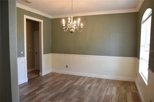 Building Photo - 711 Meadow Glade Dr