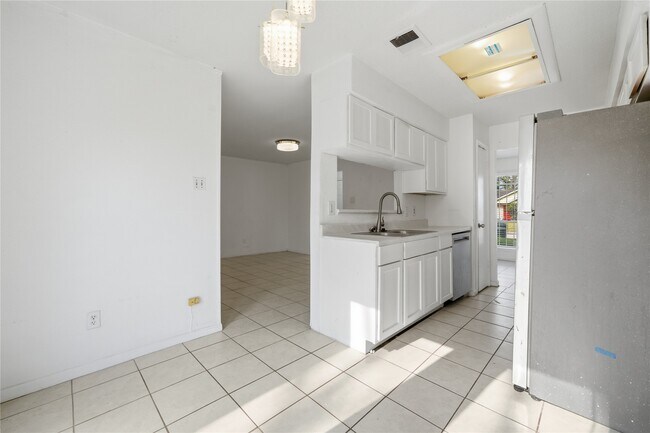 Building Photo - 12203 Cape Hyannis Dr