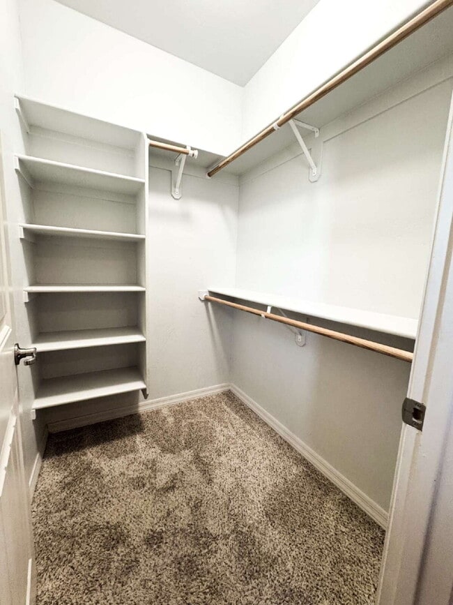 Building Photo - Spacious 3-Bed, 3-Bath Gem with 1804 Sq. F...