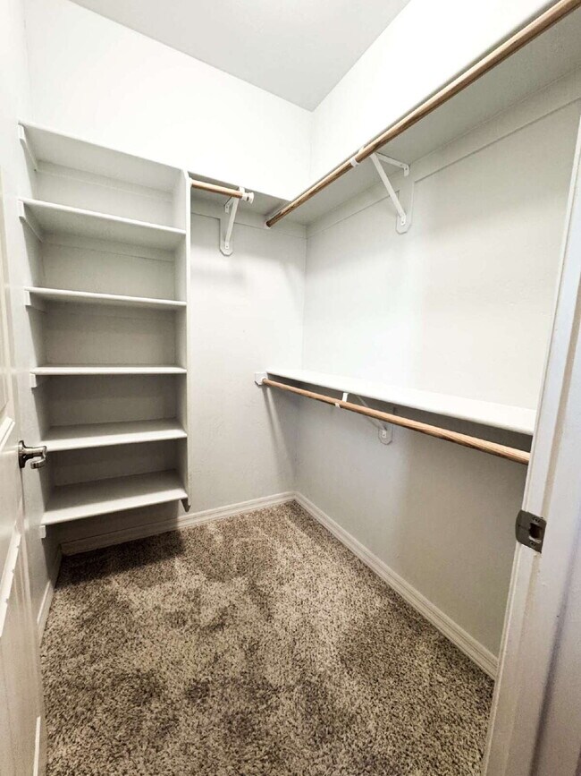 Building Photo - Spacious 4-Bed, 3-Bath Gem with 1804 Sq. F...