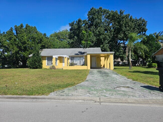 Primary Photo - 1917 SE Burgundy Ln