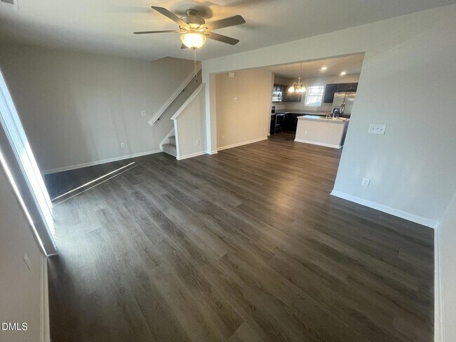 Building Photo - 1097 Peony Ln