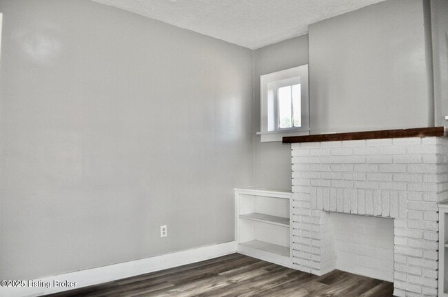 Building Photo - 221 W Woodlawn Ave