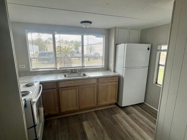 Building Photo - 133 Lakeside Garden Cir