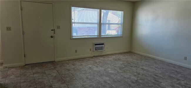 Building Photo - 2301 N Mountain Dr
