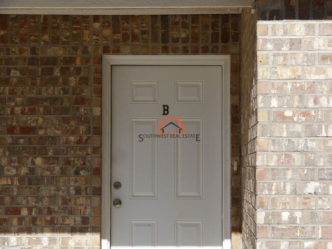 Building Photo - Modern 2 bedroom 2 bath apartment