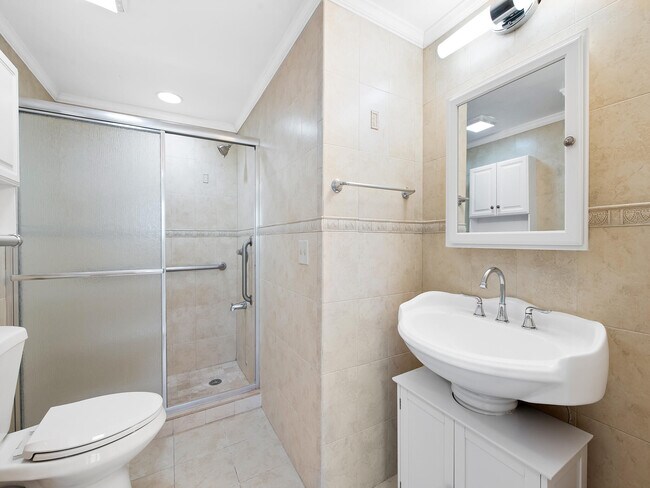 Building Photo - 2238 Monroe St