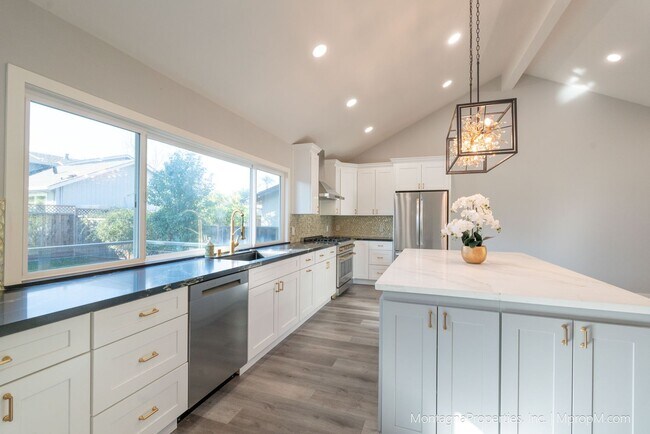 Building Photo - Spacious custom 4 bedroom home with pool and 2 car garage!