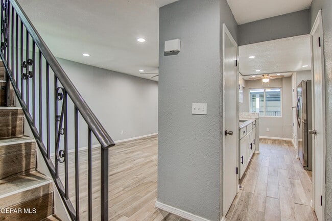 Building Photo - 6001 Morning Glory Cir