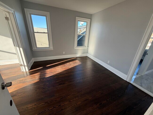 Building Photo - 308 Pearsall Ave