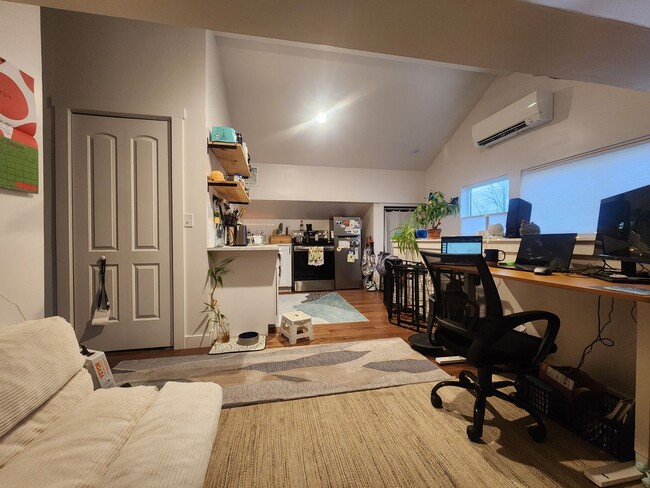 Building Photo - ADU blocks from Tennyson St! Available February 1st!