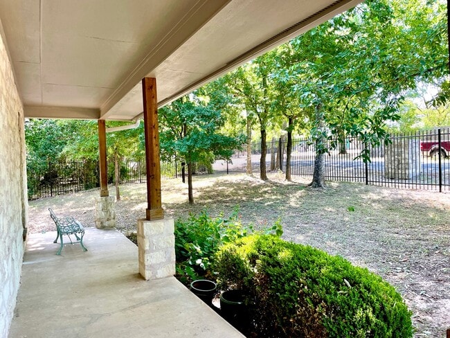 Building Photo - 104 Bermuda Dr