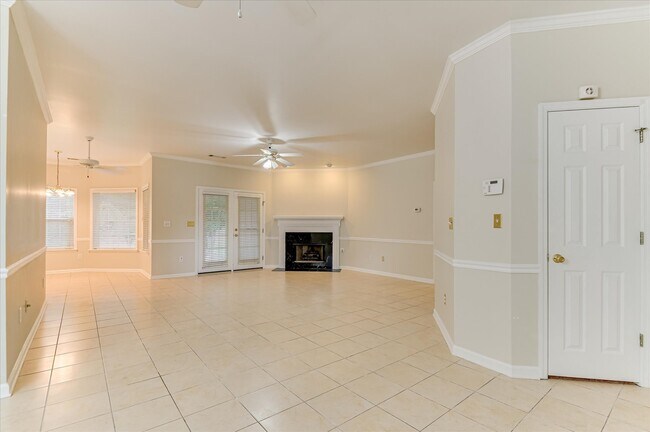 Building Photo - 2937 Hillcreek Dr