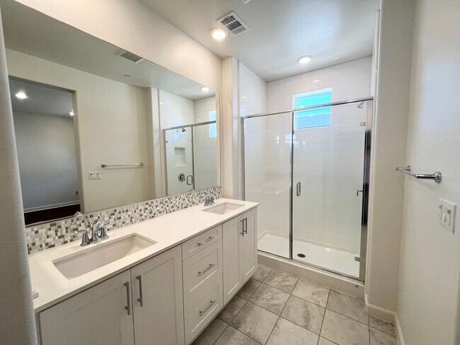 Building Photo - 16755 Coyote Bush Dr